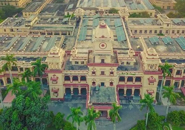 The main gate of Banaras Hindu University.